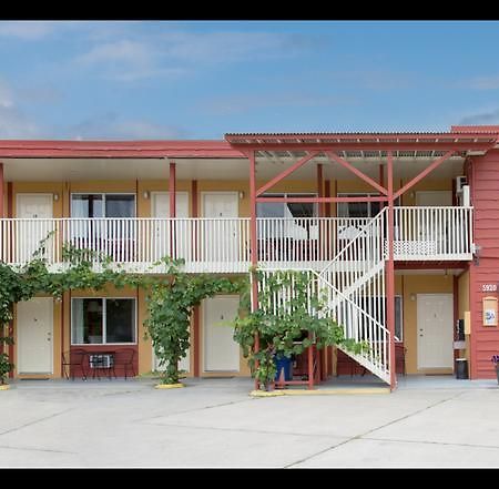 Maple Leaf Motel Inn Towne Osoyoos Kültér fotó